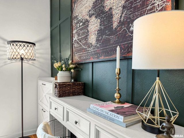 5019 N EDGEBROOK Drive, Peoria, IL 61614