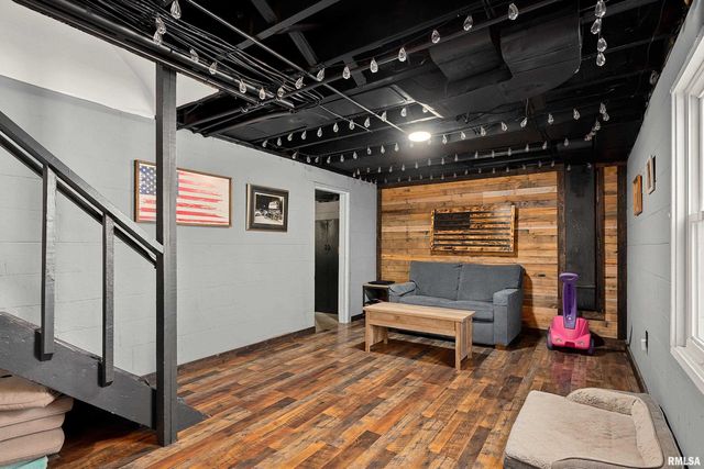 5019 N EDGEBROOK Drive, Peoria, IL 61614