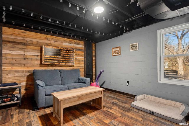 5019 N EDGEBROOK Drive, Peoria, IL 61614