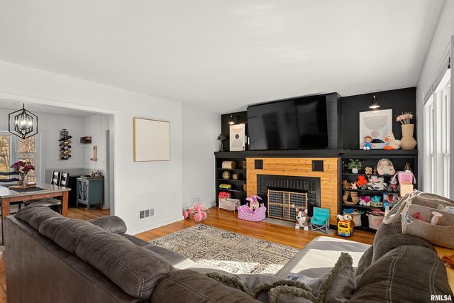 5019 N EDGEBROOK Drive, Peoria, IL 61614