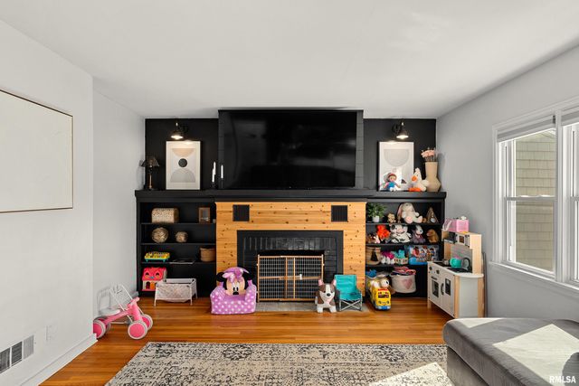 5019 N EDGEBROOK Drive, Peoria, IL 61614