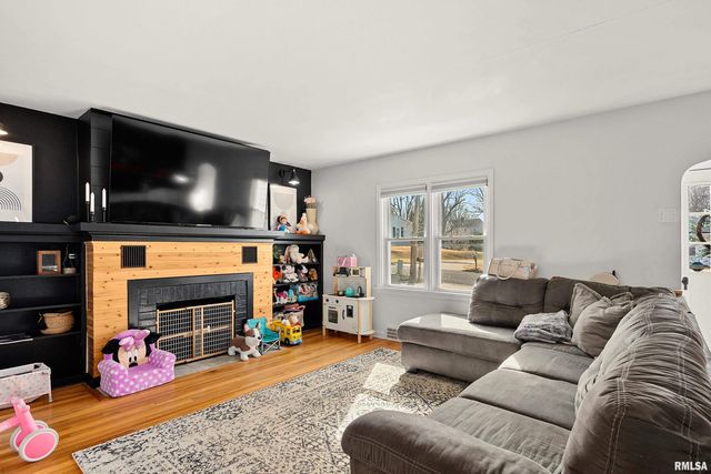 5019 N EDGEBROOK Drive, Peoria, IL 61614