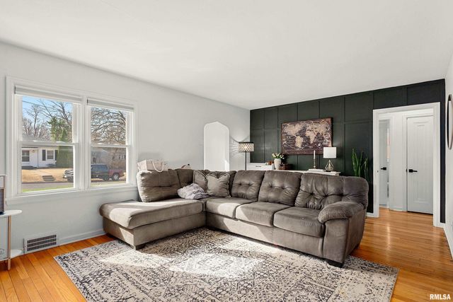 5019 N EDGEBROOK Drive, Peoria, IL 61614