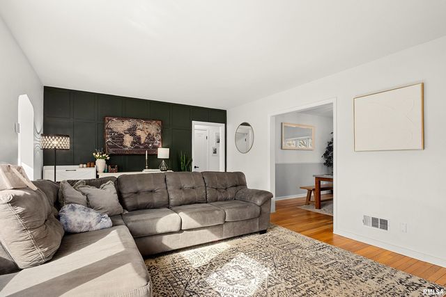 5019 N EDGEBROOK Drive, Peoria, IL 61614