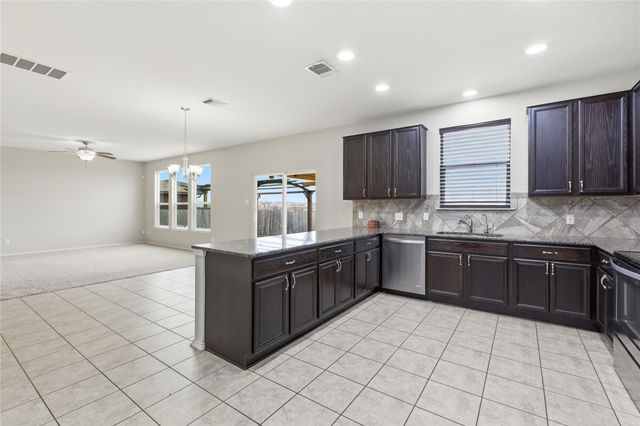 605 Saul ST, Hutto, TX 78634