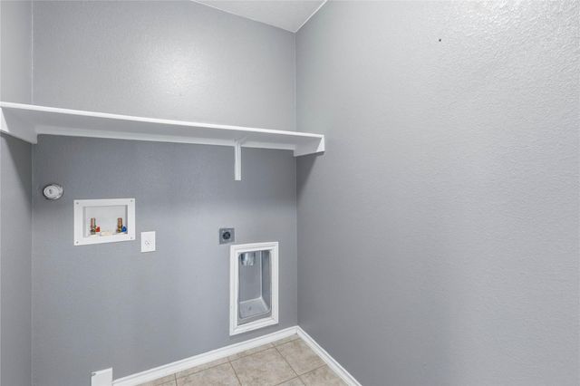 605 Saul ST, Hutto, TX 78634