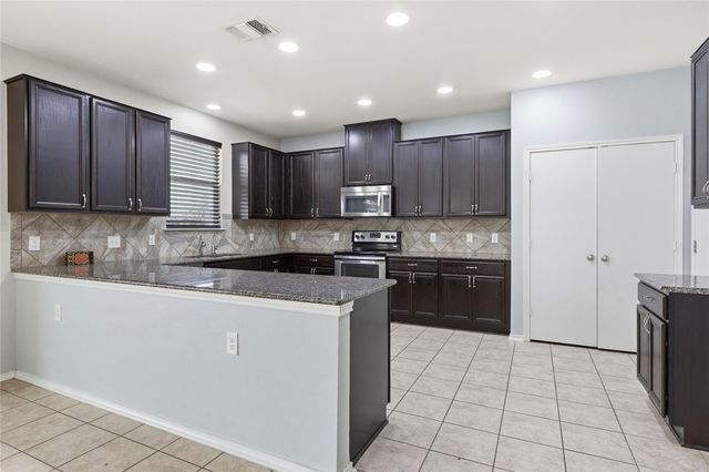 605 Saul ST, Hutto, TX 78634