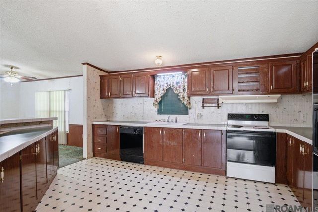 37990 Nan Wesley Rd, Denham Springs, LA 70706