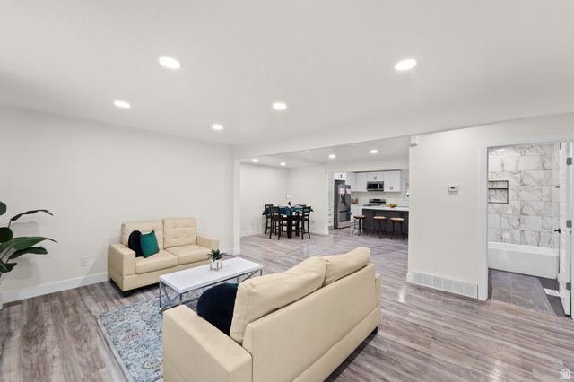 1091 N MECHAM LN, Midvale, UT 84047