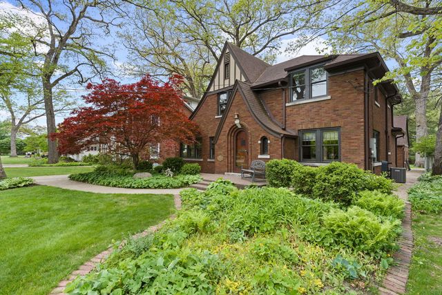 2405 27th Street, Moline, IL 61265