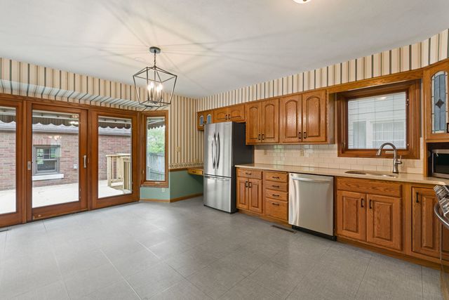 2405 27th Street, Moline, IL 61265