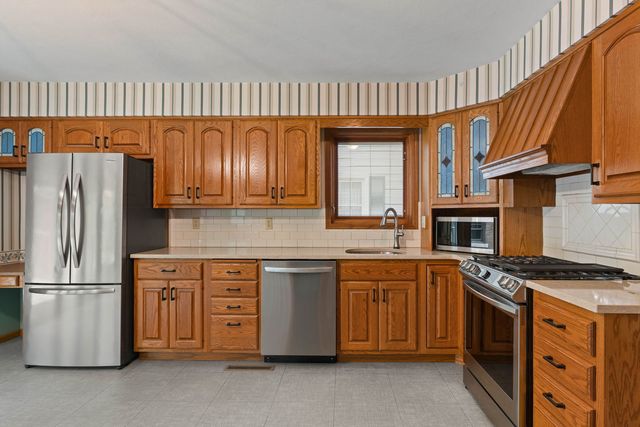 2405 27th Street, Moline, IL 61265