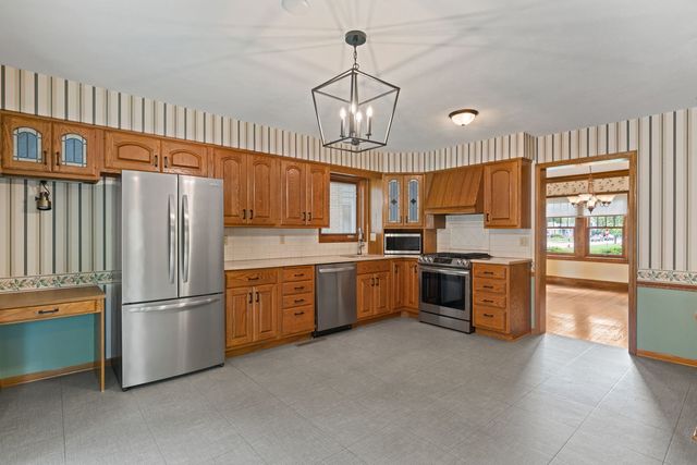 2405 27th Street, Moline, IL 61265