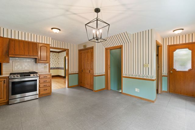 2405 27th Street, Moline, IL 61265