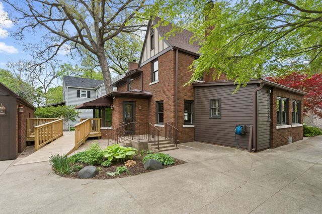 2405 27th Street, Moline, IL 61265