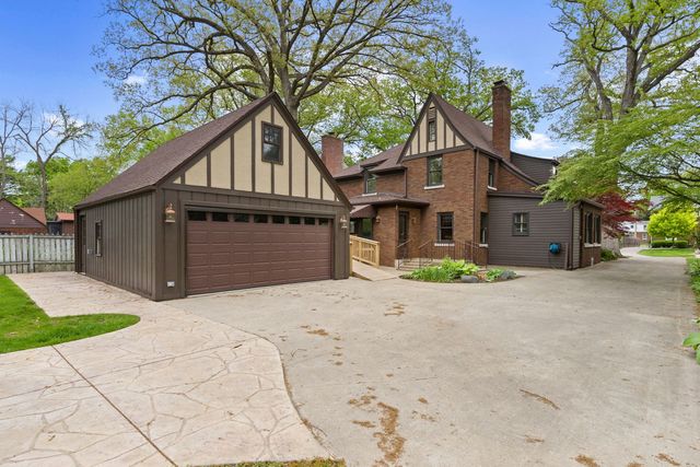 2405 27th Street, Moline, IL 61265