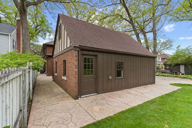 2405 27th Street, Moline, IL 61265