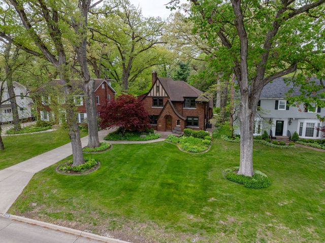 2405 27th Street, Moline, IL 61265