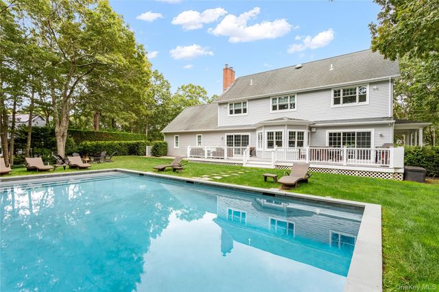 11 Stuart Court, Hampton Bays, NY 11946