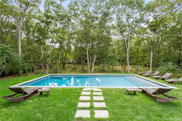 11 Stuart Court, Hampton Bays, NY 11946