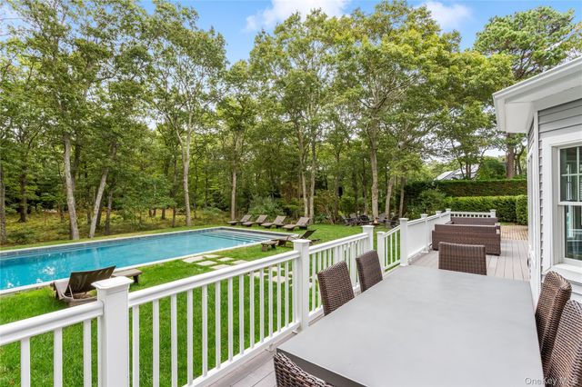 11 Stuart Court, Hampton Bays, NY 11946