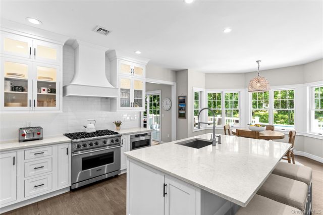 11 Stuart Court, Hampton Bays, NY 11946