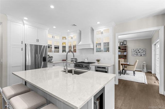 11 Stuart Court, Hampton Bays, NY 11946