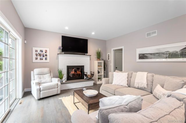 11 Stuart Court, Hampton Bays, NY 11946