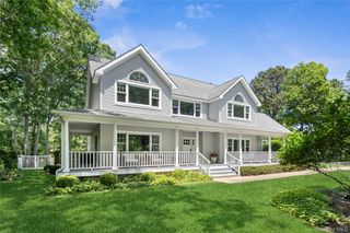 11 Stuart Court, Hampton Bays, NY 11946