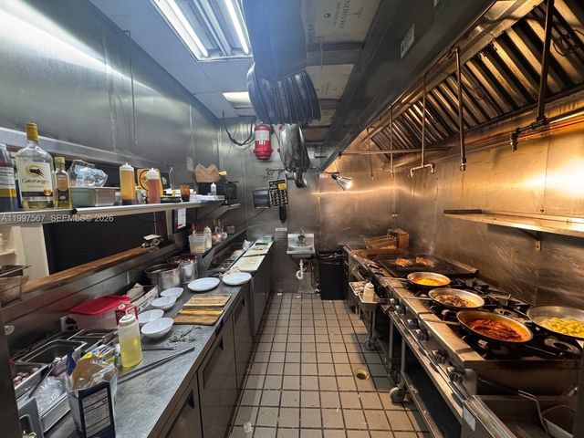 946 Normandy Dr, Miami Beach, FL 33141
