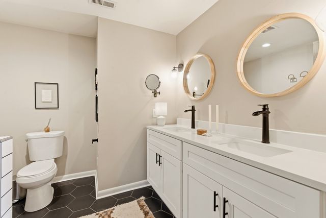 3225 Southlake Dr, Nashville, TN 37211