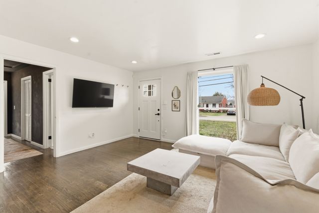 3225 Southlake Dr, Nashville, TN 37211