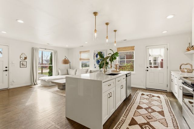 3225 Southlake Dr, Nashville, TN 37211