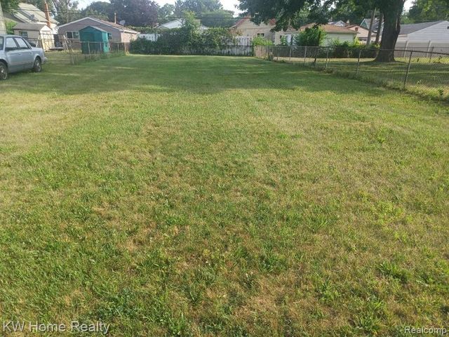 1147 E Granet Avenue, Hazel Park, MI 48030