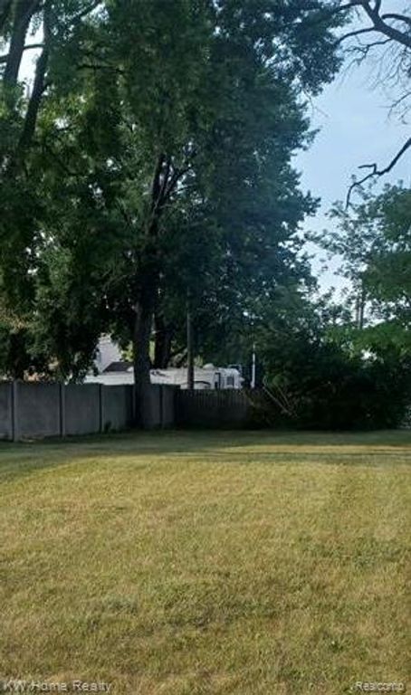 1147 E Granet Avenue, Hazel Park, MI 48030