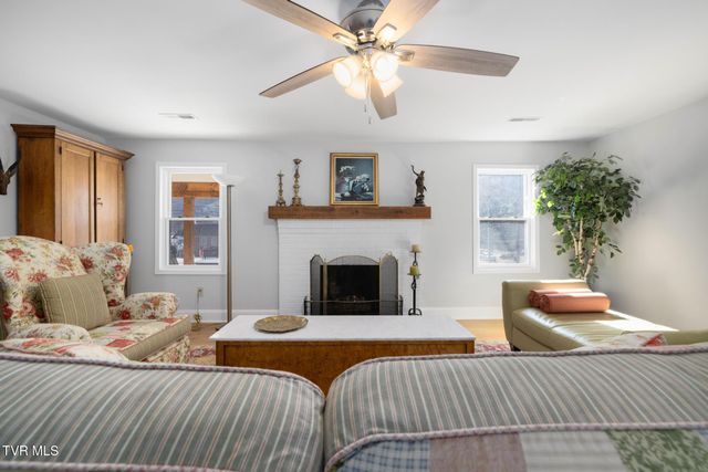 2616 Volunteer Parkway, Bristol, TN 37620