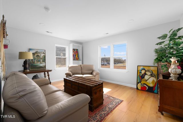 2616 Volunteer Parkway, Bristol, TN 37620