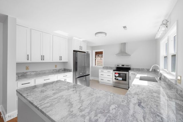 2616 Volunteer Parkway, Bristol, TN 37620