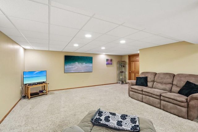 6443 Hickory Lane, Waunakee, WI 53597