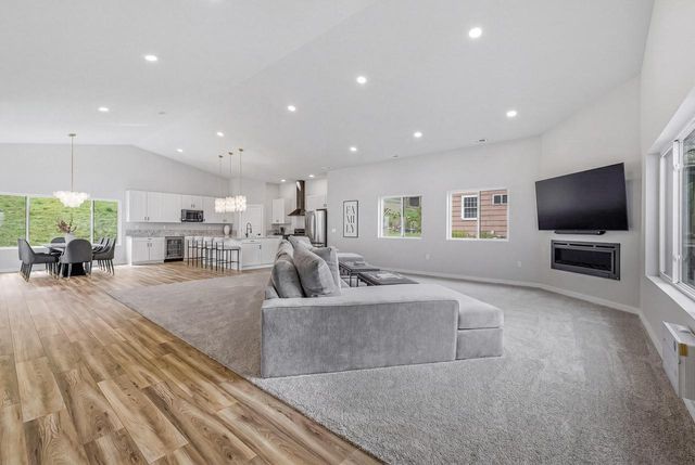 W4437 Basswood DRIVE, Lake Geneva, WI 53147