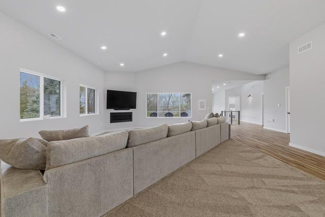 W4437 Basswood DRIVE, Lake Geneva, WI 53147