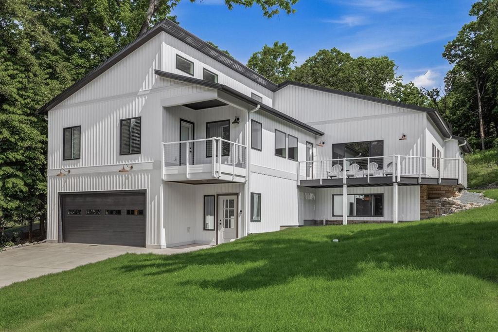 W4437 Basswood DRIVE, Lake Geneva, WI 53147