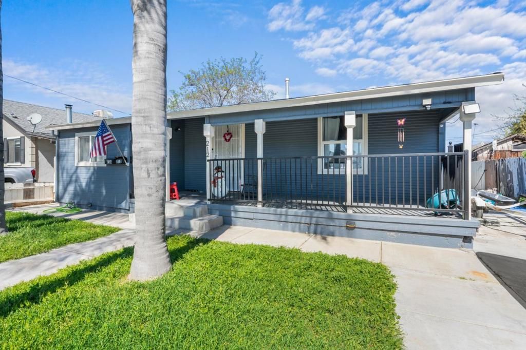 Image 2 of property listing at 212 F Street, Los Banos, CA 93635
