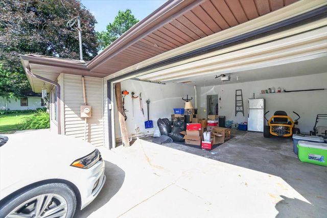 W257S2719 Genesee ROAD, Waukesha, WI 53188