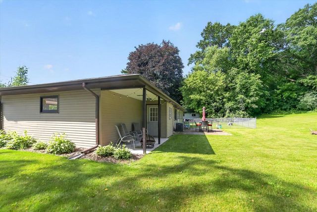 W257S2719 Genesee ROAD, Waukesha, WI 53188
