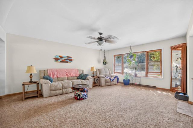W257S2719 Genesee ROAD, Waukesha, WI 53188