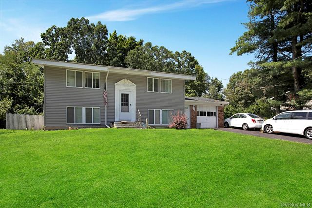 12 Deer Lane, East Setauket, NY 11733