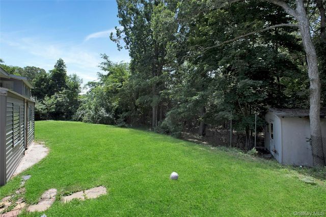 12 Deer Lane, East Setauket, NY 11733