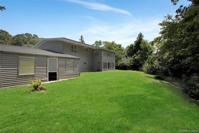 12 Deer Lane, East Setauket, NY 11733