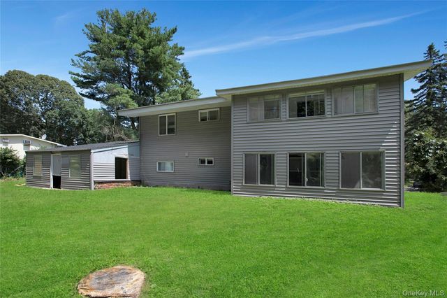 12 Deer Lane, East Setauket, NY 11733